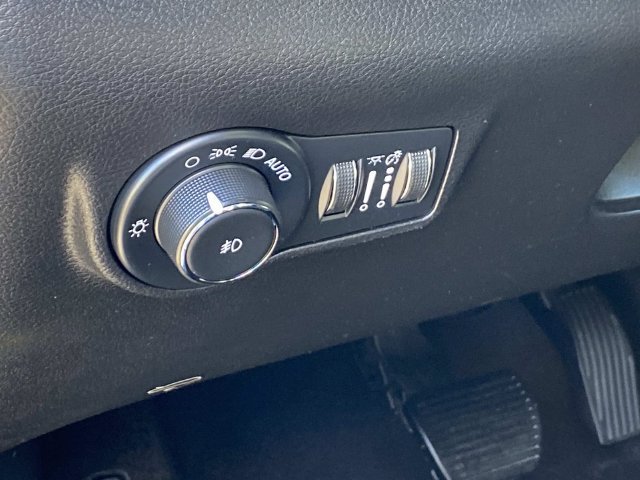 Used 2024 Jeep Compass Latitude AWD/4WD image 33