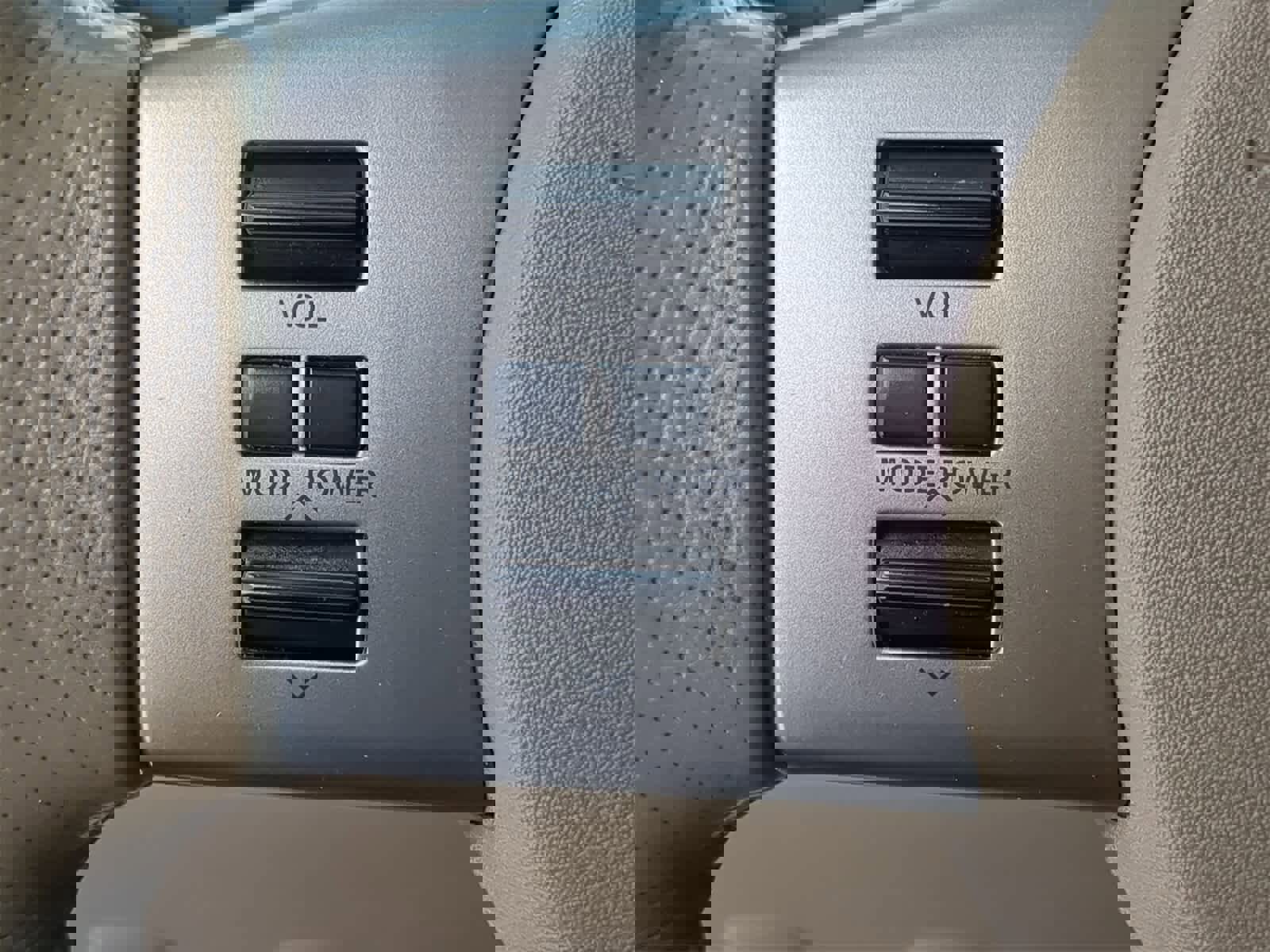 Used 2007 Nissan Pathfinder SE w/ SE Premium Pkg image 32