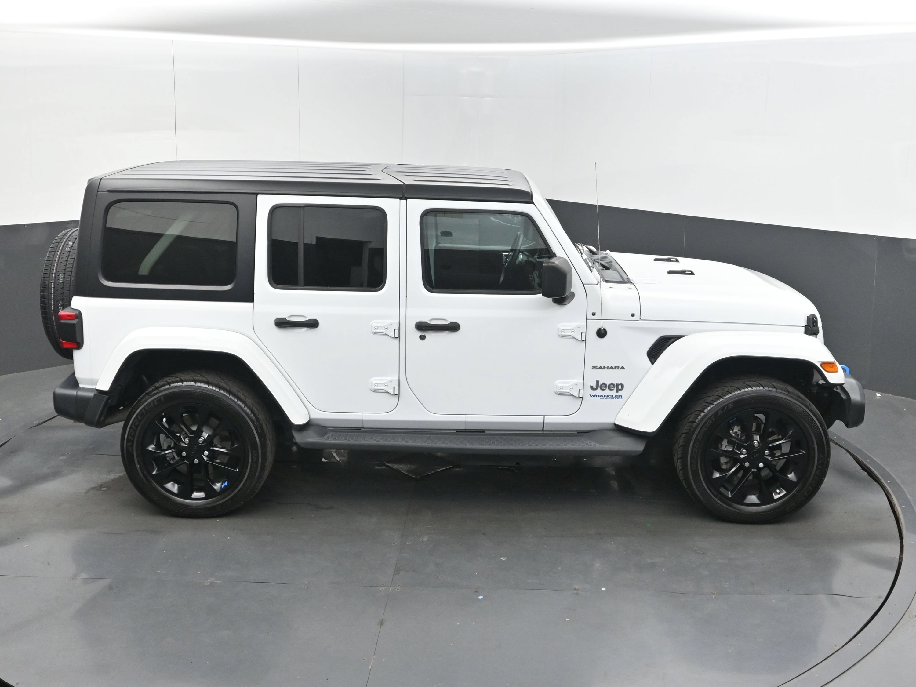 Used 2022 Jeep Wrangler Unlimited Sahara AWD/4WD image 39