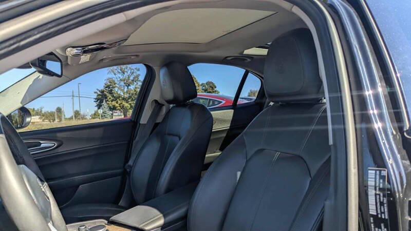 Used 2018 Alfa Romeo Giulia Ti w/ Nero Edizione image 11