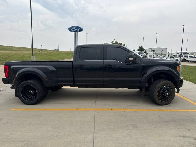Used 2019 Ford F450 Platinum w/ Platinum Ultimate Package AWD/4WD image 3
