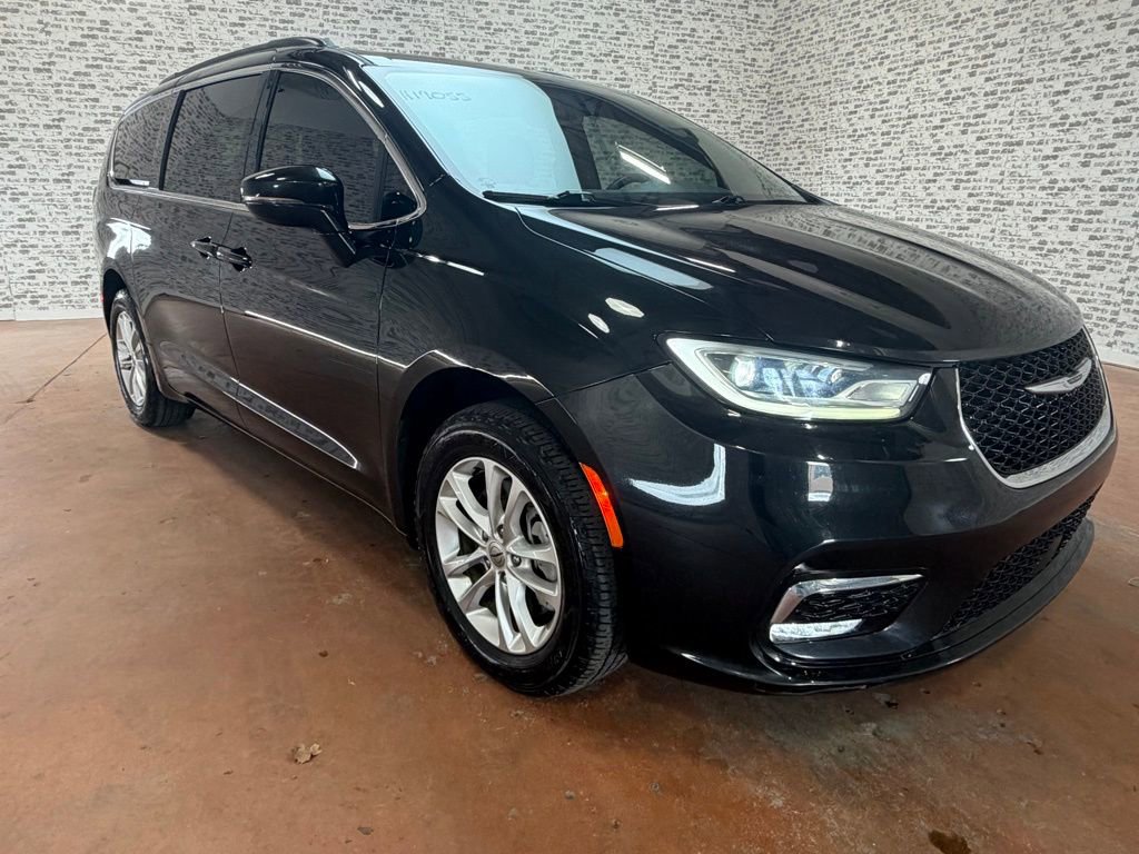 Used 2022 Chrysler Pacifica Touring image 7