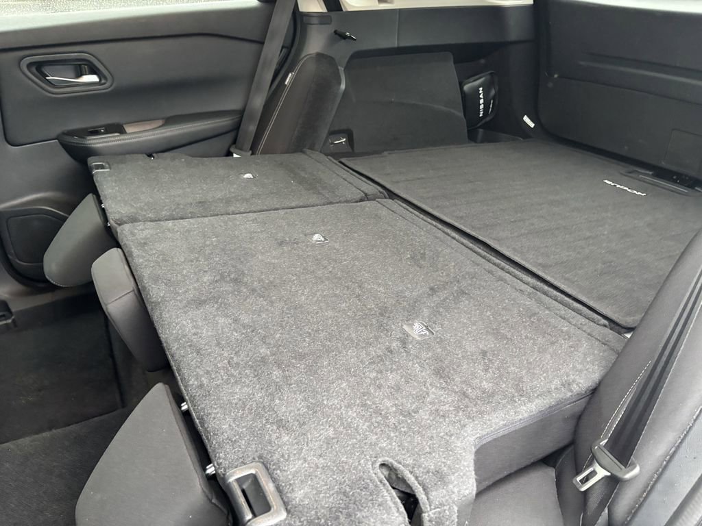 Used 2025 Nissan Rogue SV image 26