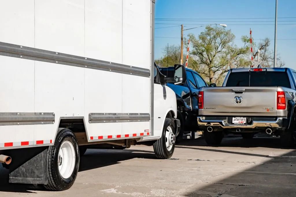 Used 2021 GMC Savana 3500 Extended w/ Power Convenience Package RWD image 12