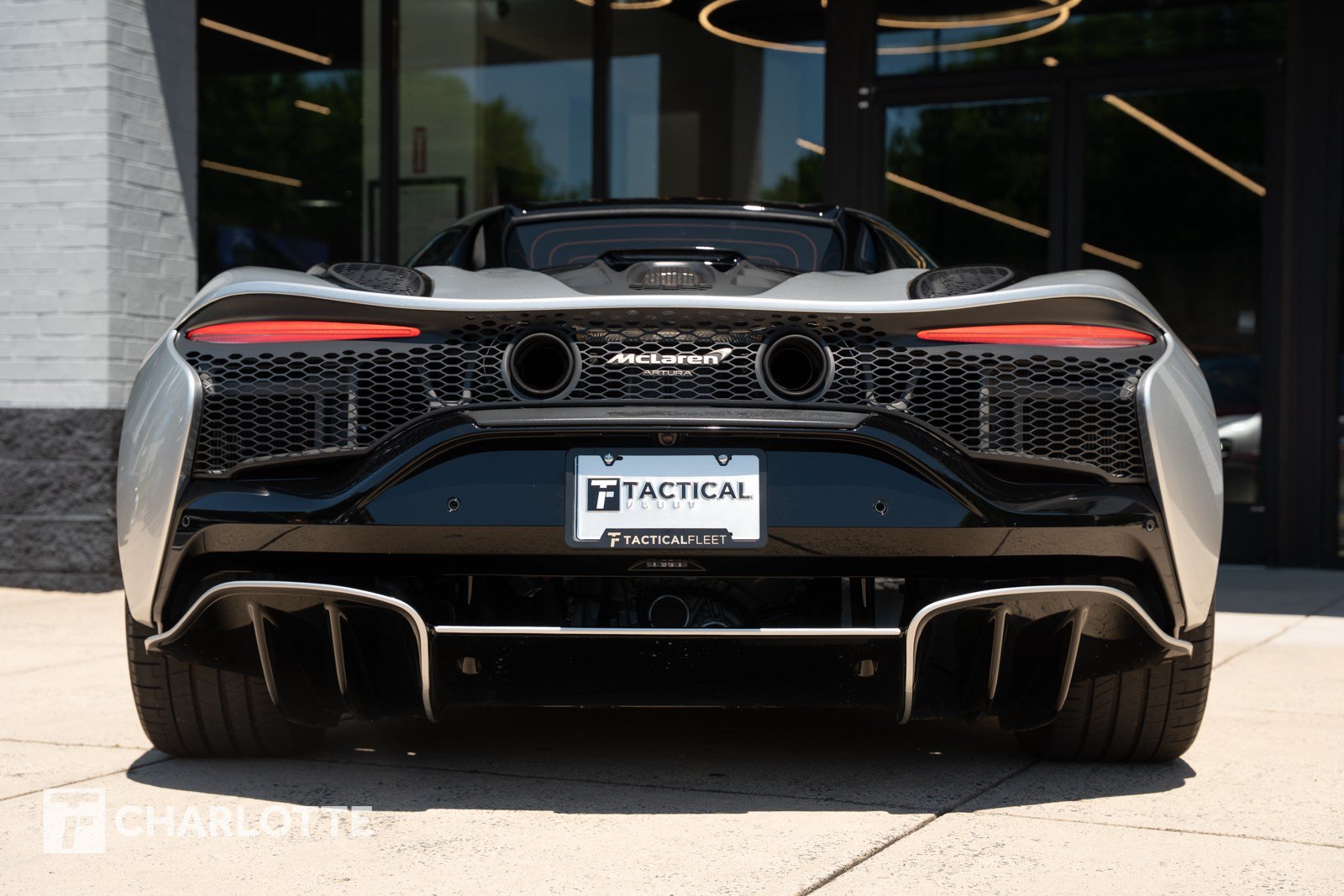 Used 2025 McLaren Artura Spider RWD image 13