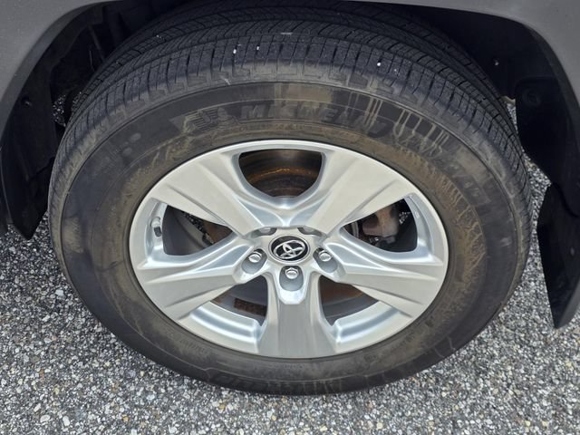 Used 2019 Toyota RAV4 XLE w/ Carpet Mat Package AWD/4WD image 36