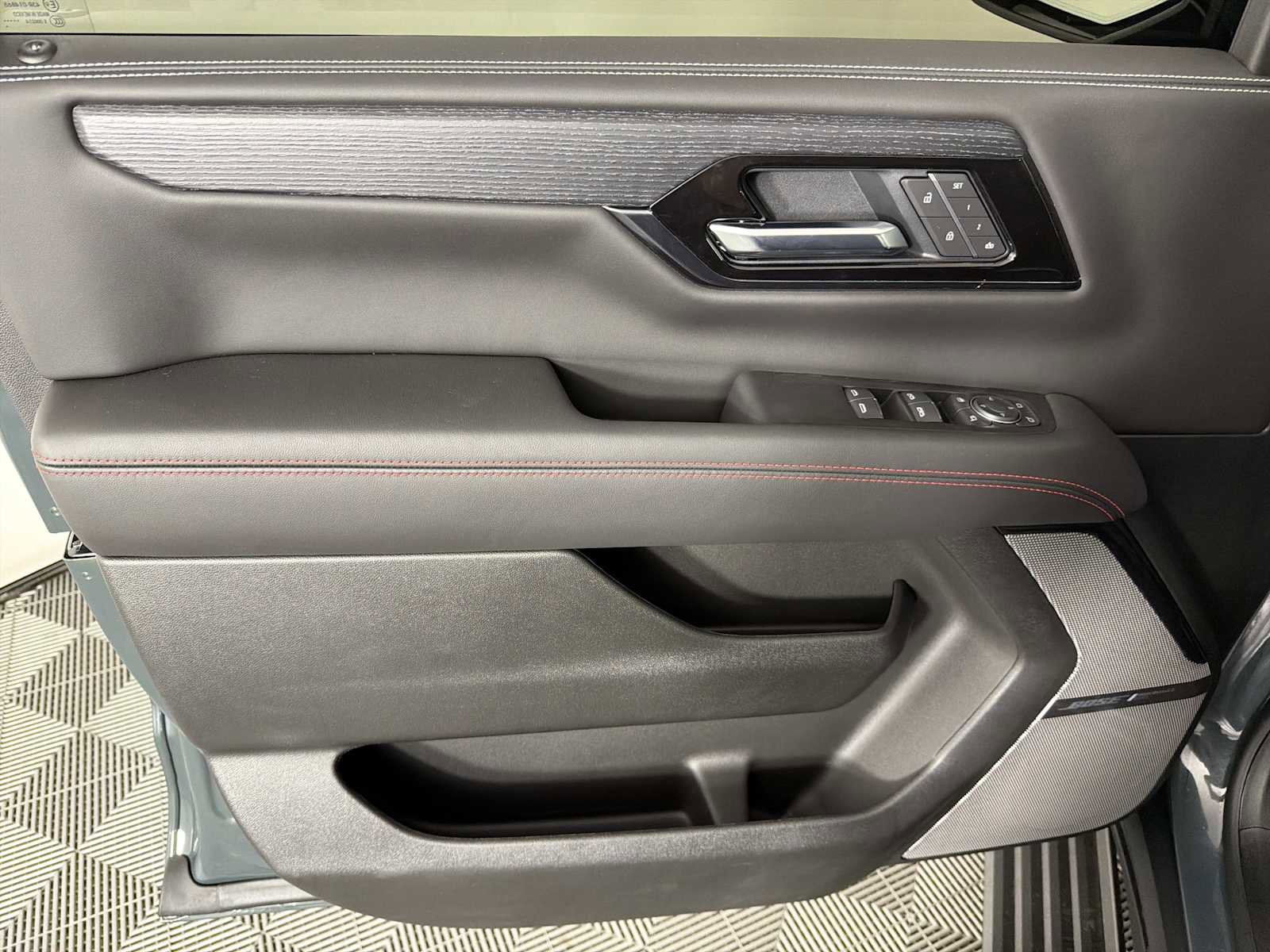 New 2026 GMC Yukon AT4 Ultimate AWD/4WD image 8