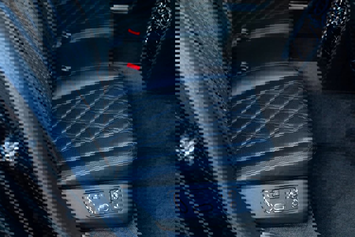 Used 2015 Bentley Flying Spur V8 image 54