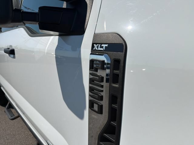 Used 2024 Ford F250 XLT w/ FX4 Off-Road Package AWD/4WD image 4