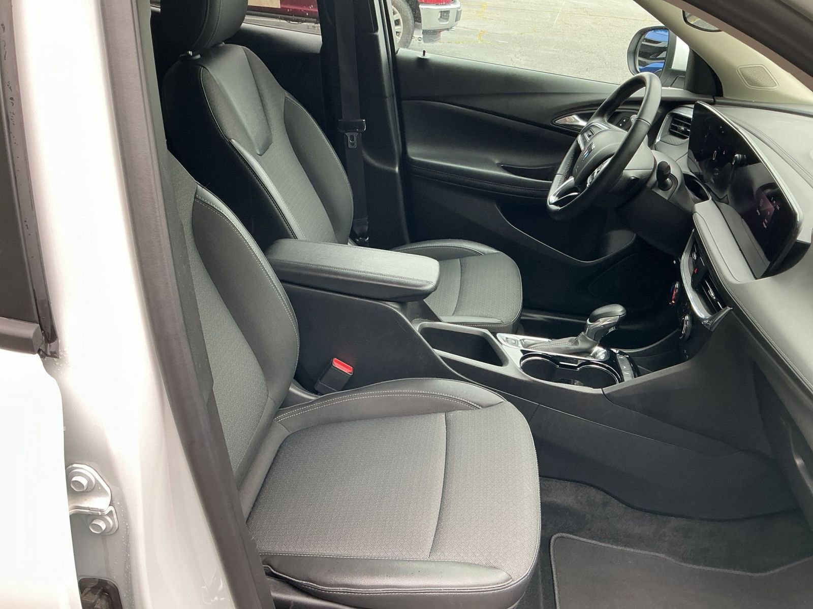 Used 2025 Buick Encore GX Preferred FWD image 31