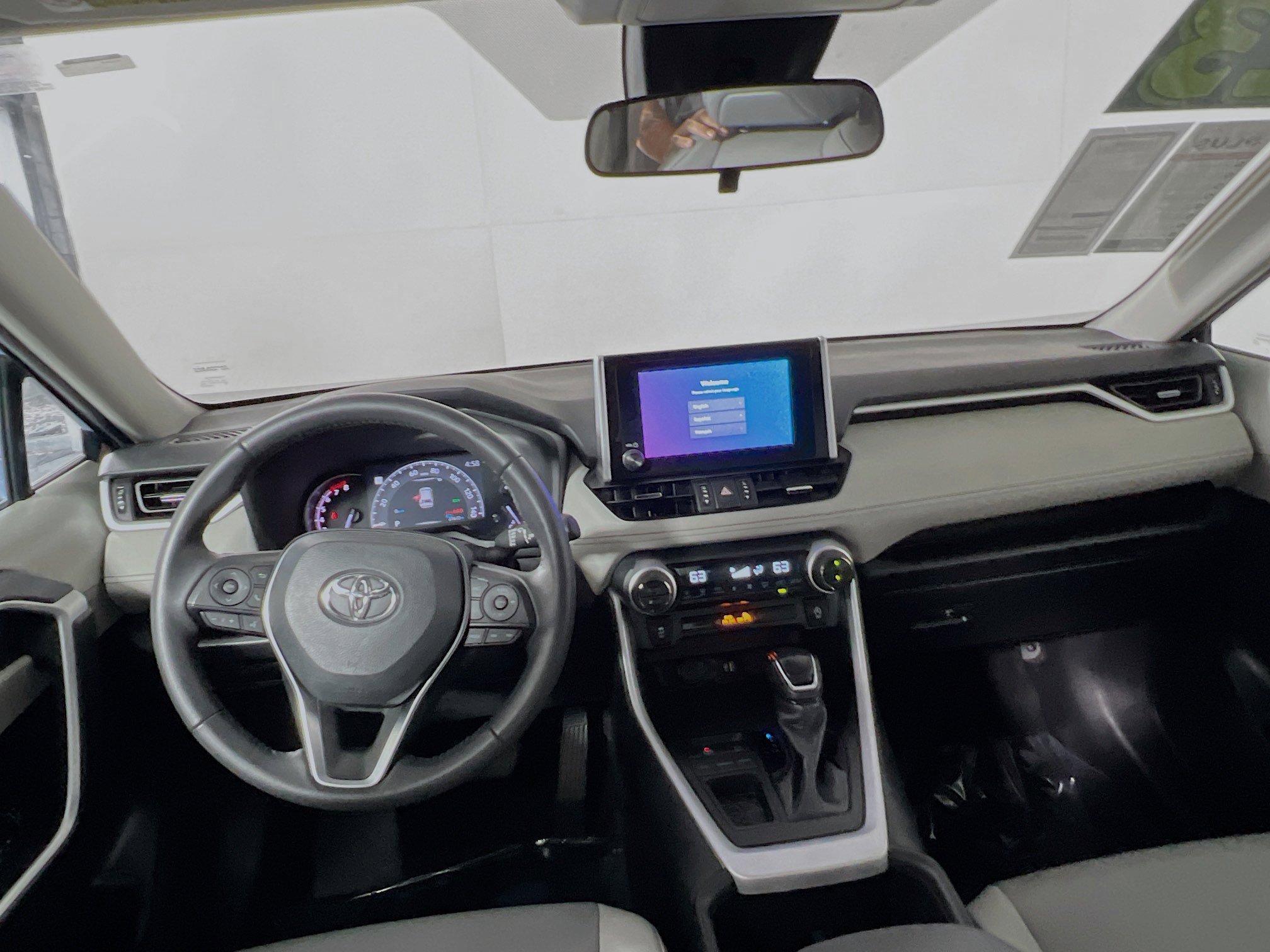 Used 2023 Toyota RAV4 XLE Premium image 30