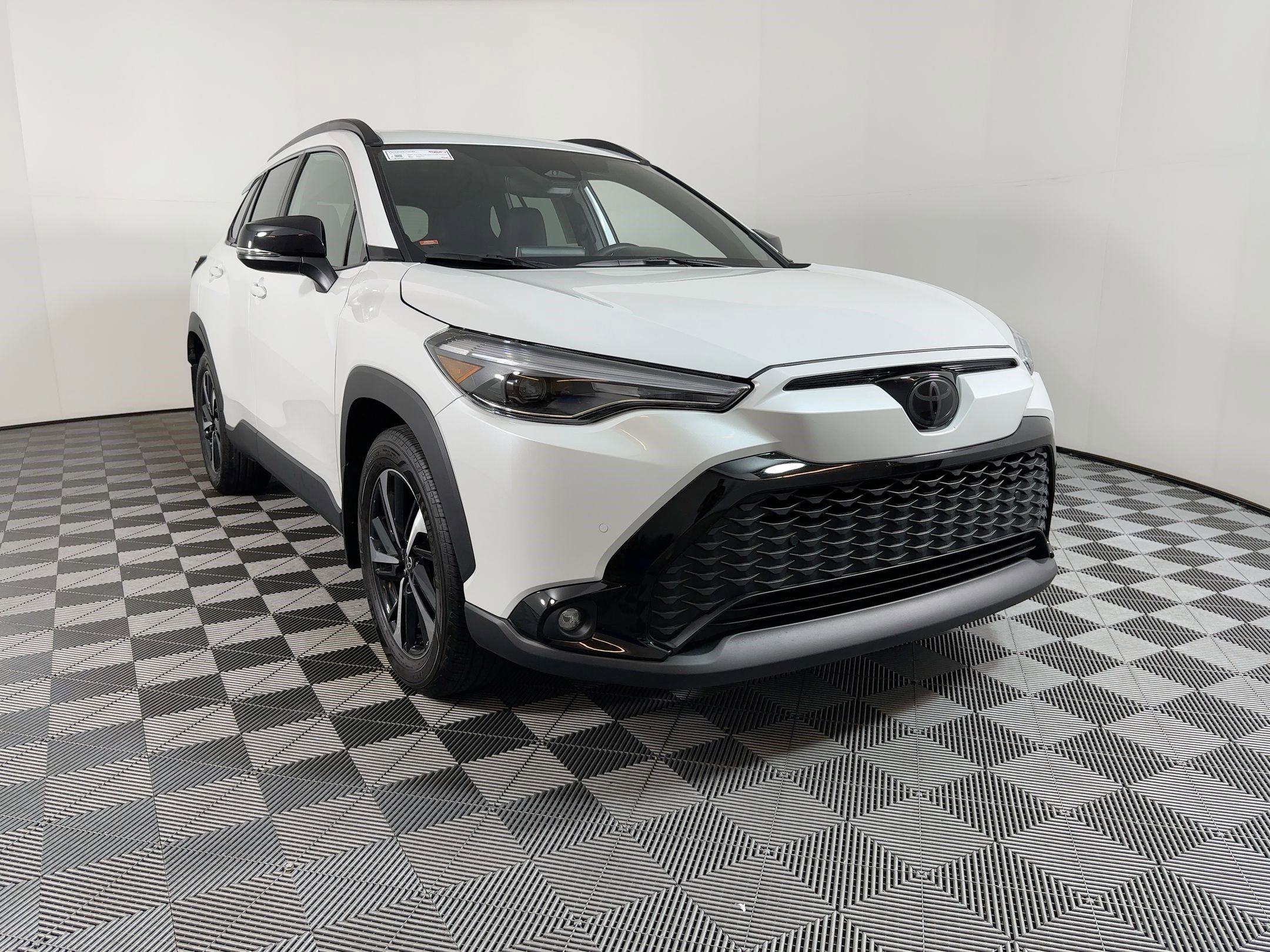 Used 2025 Toyota Corolla Cross AWD Hybrid image 18