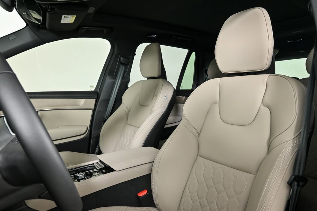 Certified 2026 Volvo XC90 B6 Plus w/ Protection Package Premier image 7