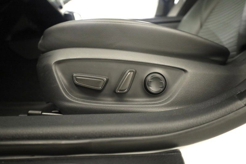 Used 2018 Toyota Camry SE image 11