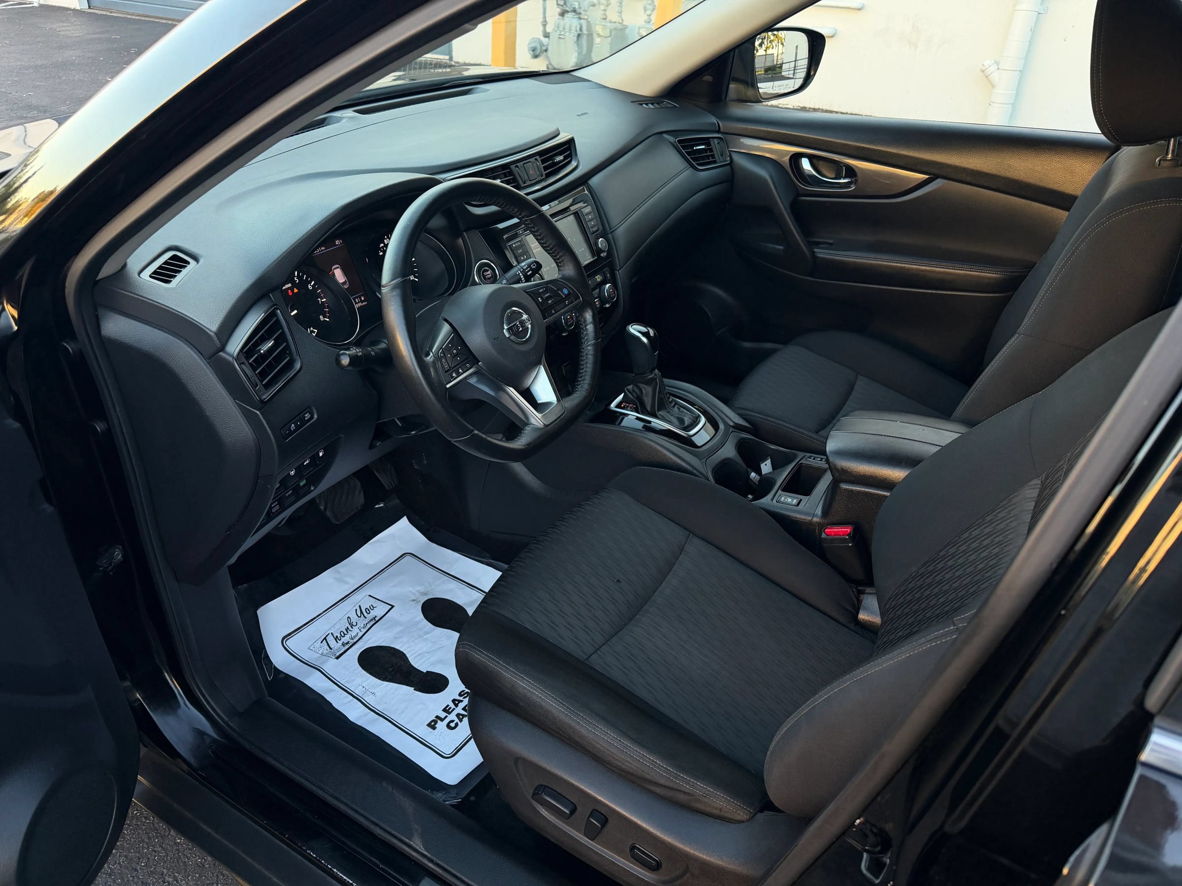 Used 2019 Nissan Rogue SV w/ Premium Package AWD/4WD image 6