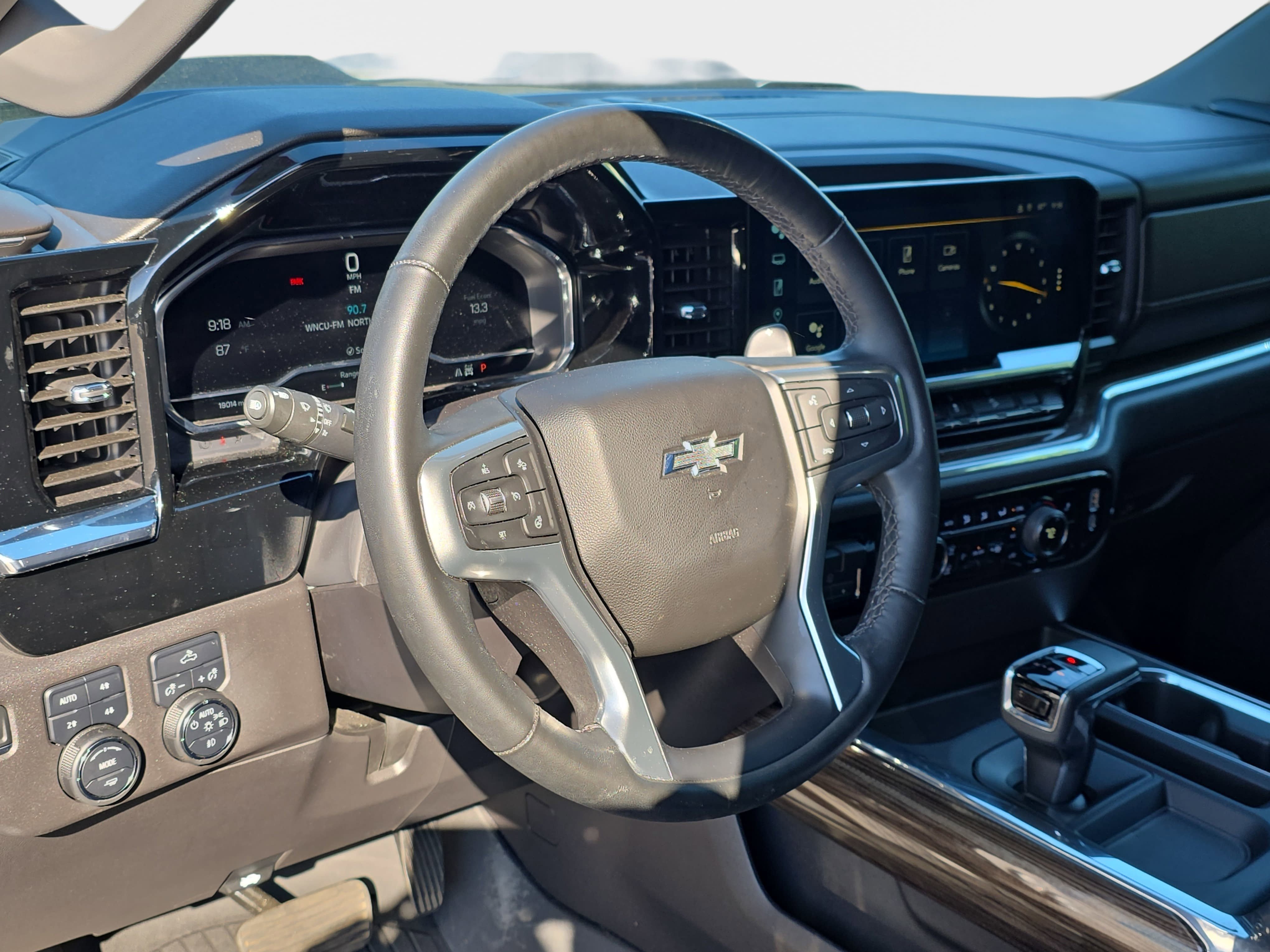 Used 2024 Chevrolet Silverado 1500 LT Trail Boss w/ Convenience Package II image 31