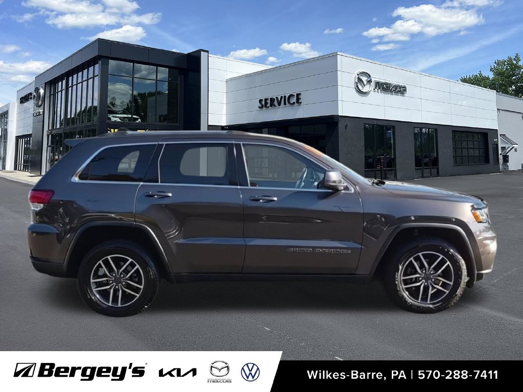 Used 2020 Jeep Grand Cherokee Laredo w/ Security & Convenience Group AWD/4WD image 10