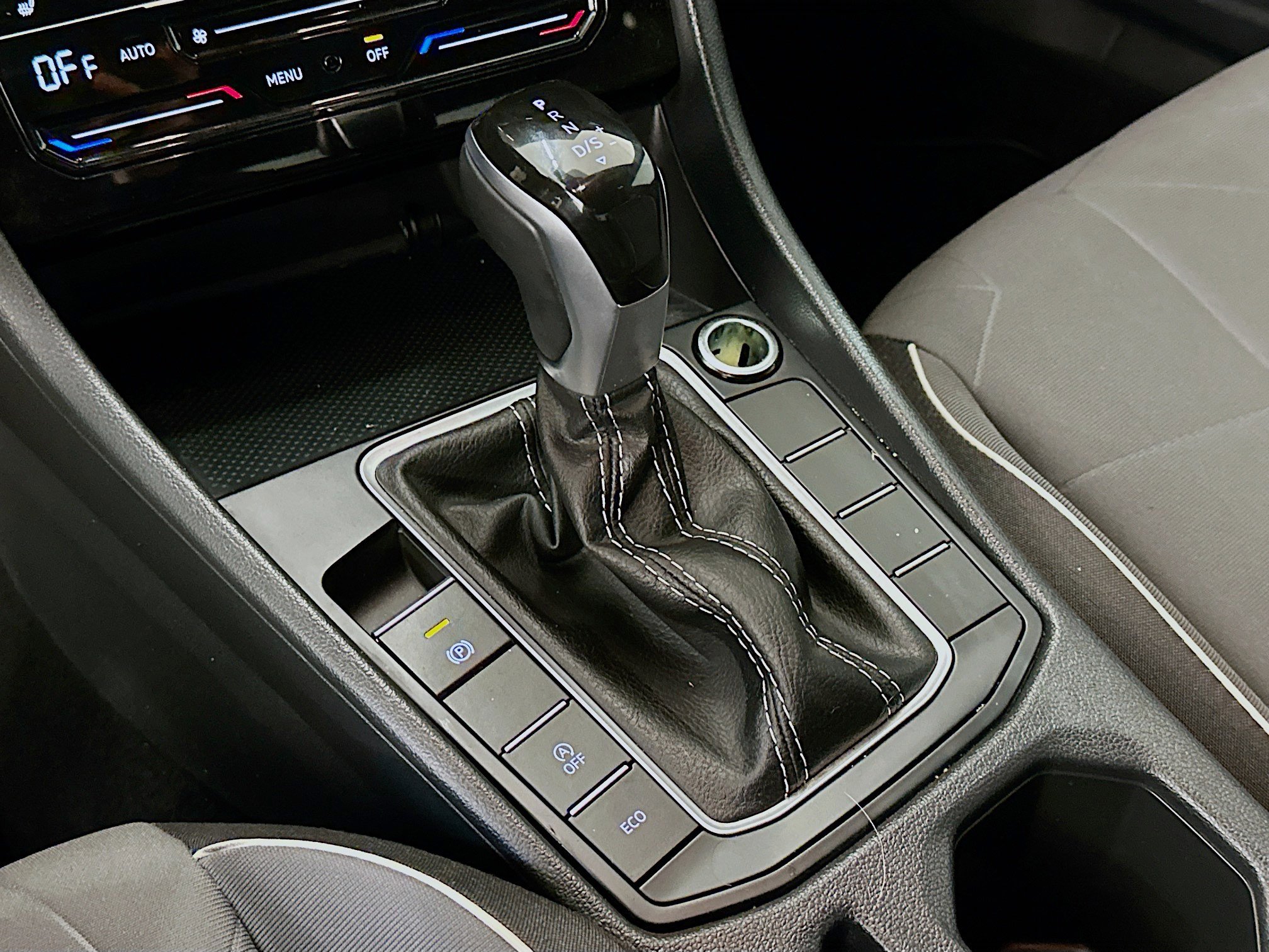 Used 2025 Volkswagen Jetta Sport image 24