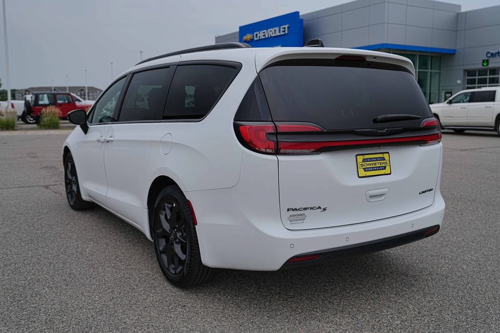 Used 2025 Chrysler Pacifica Limited FWD image 8