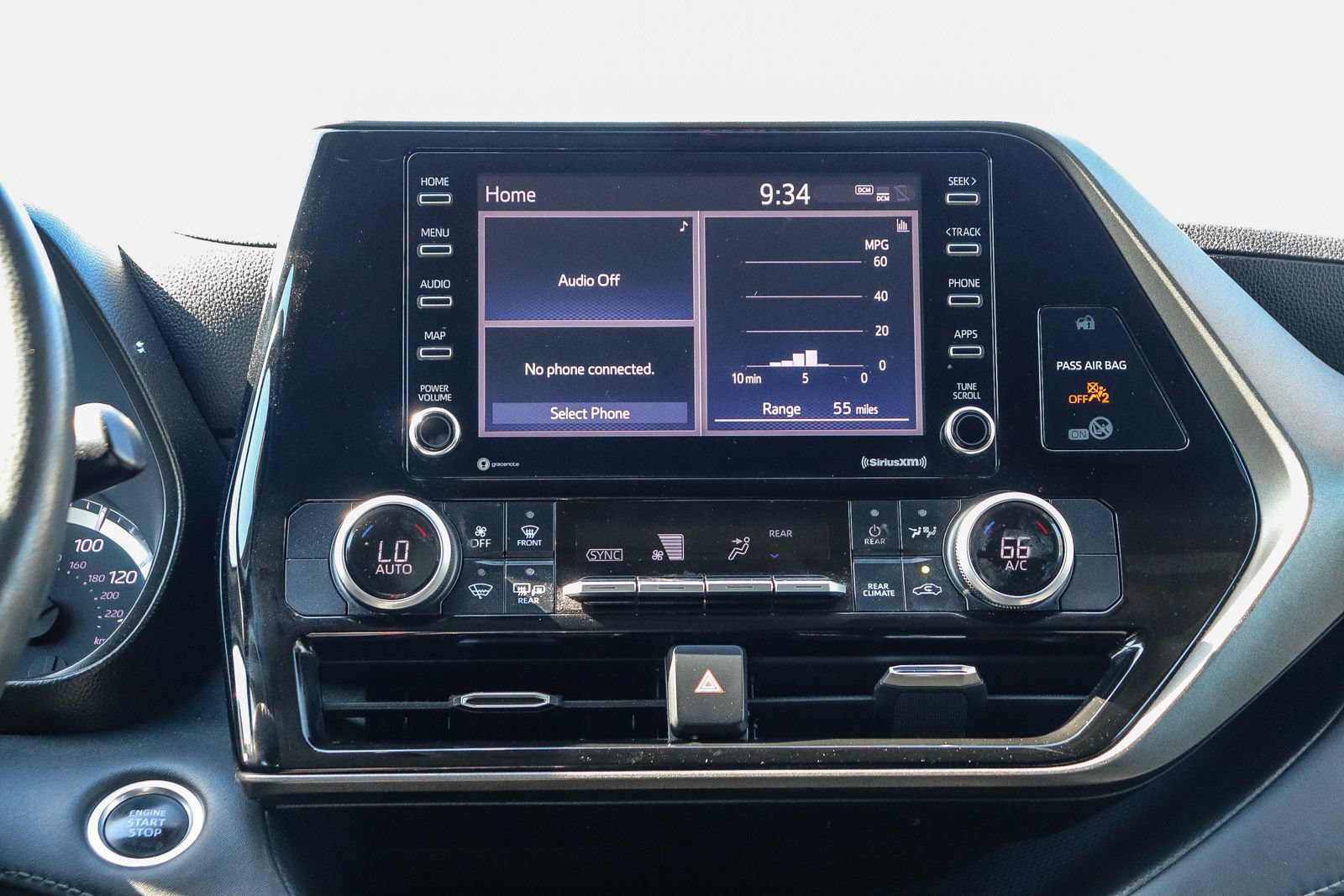 Used 2021 Toyota Highlander L FWD image 17