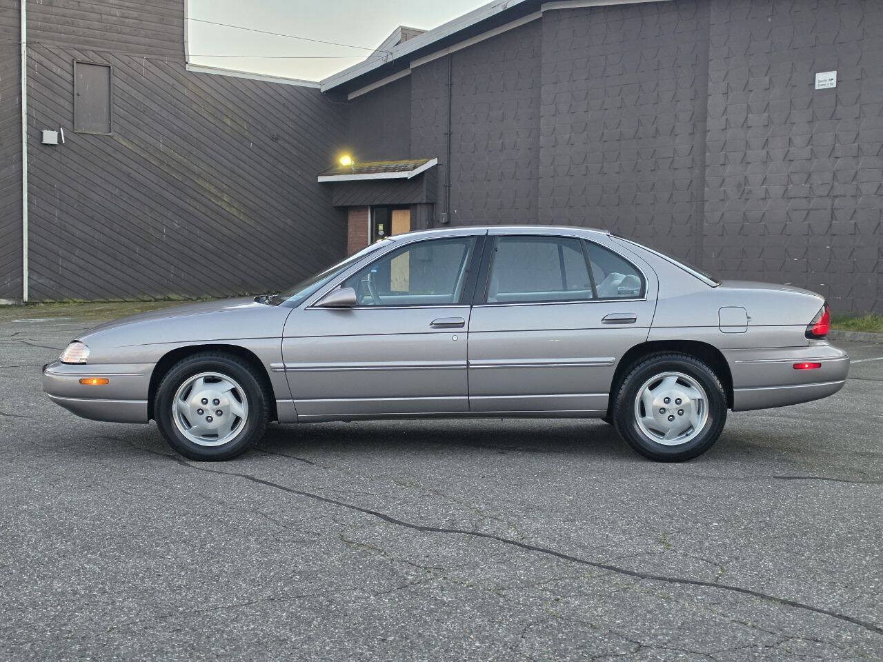 Used 1996 Chevrolet Lumina LS FWD image 4