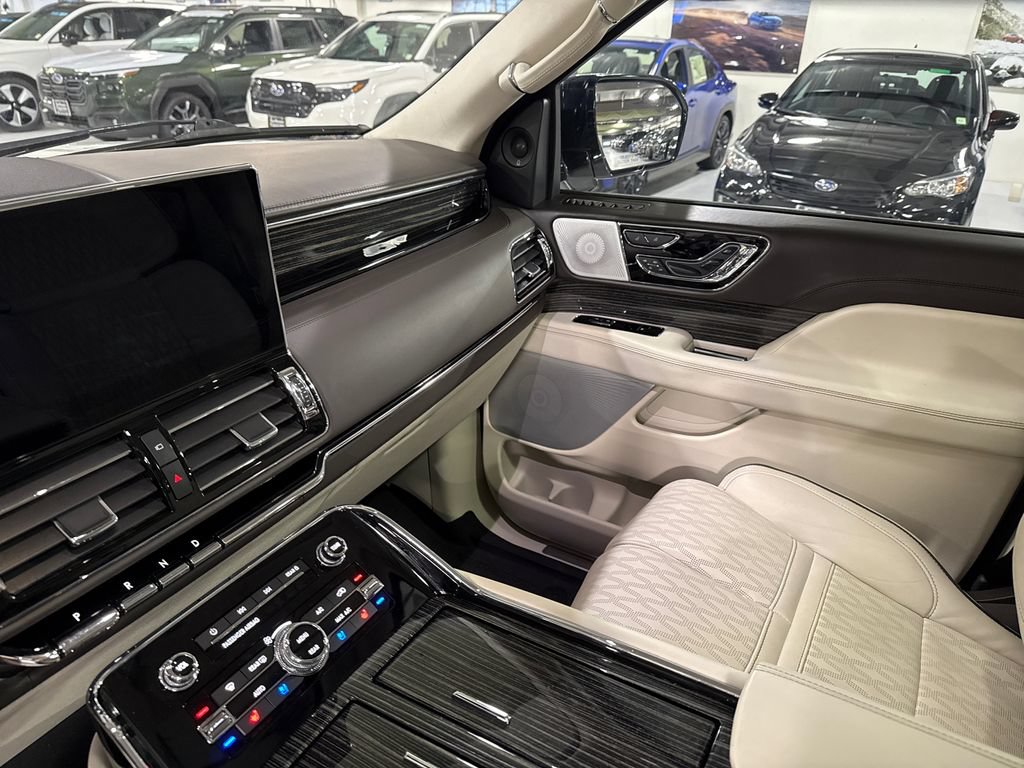 Used 2024 Lincoln Navigator L Black Label AWD/4WD image 19