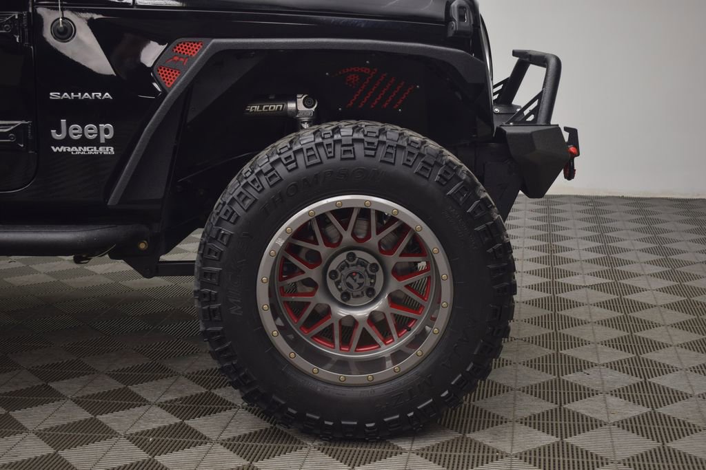 Used 2018 Jeep Wrangler Unlimited Sahara w/ Uconnect 4C Nav & Sound Group image 33