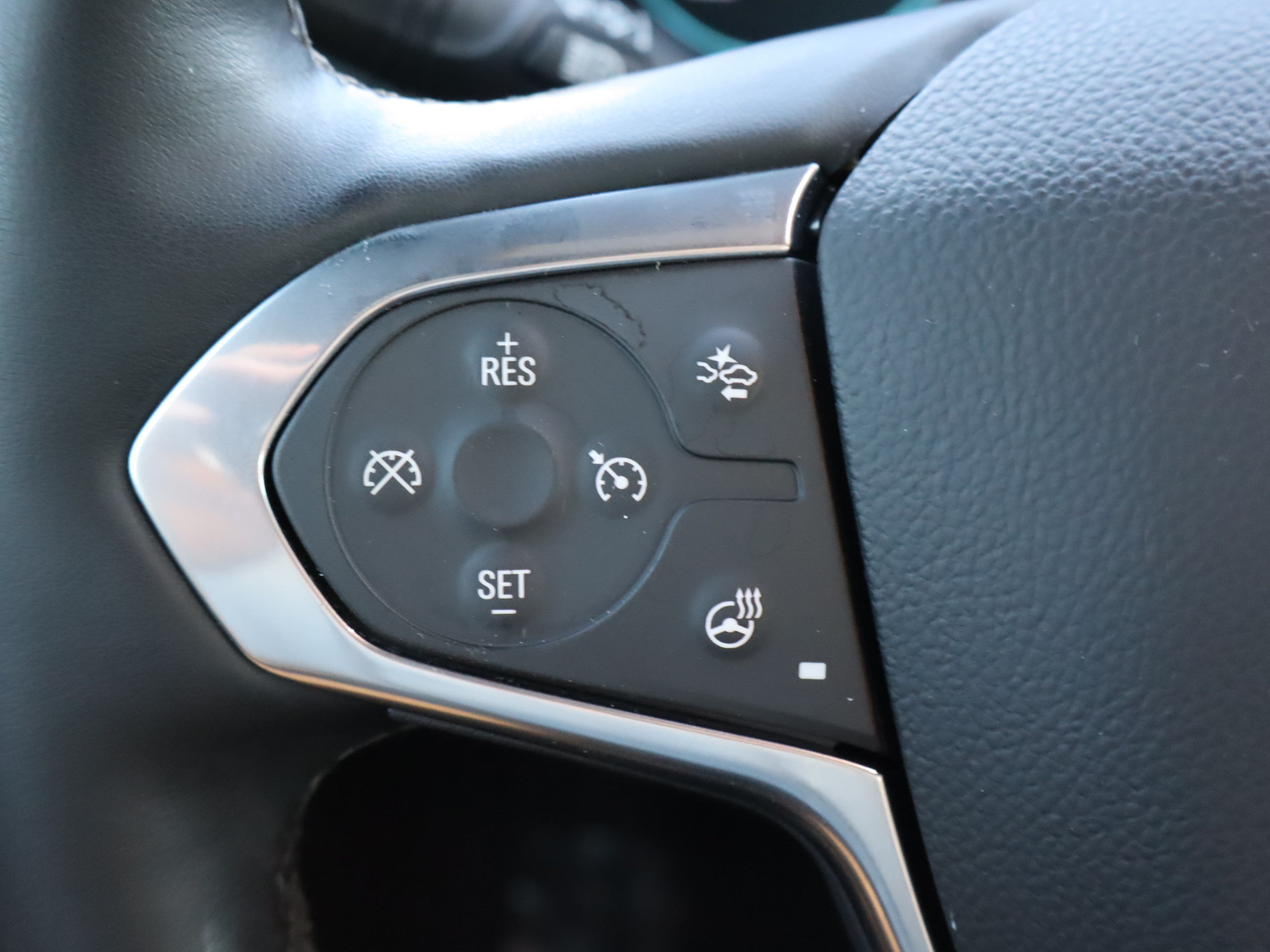 Used 2023 Chevrolet Traverse RS FWD image 20
