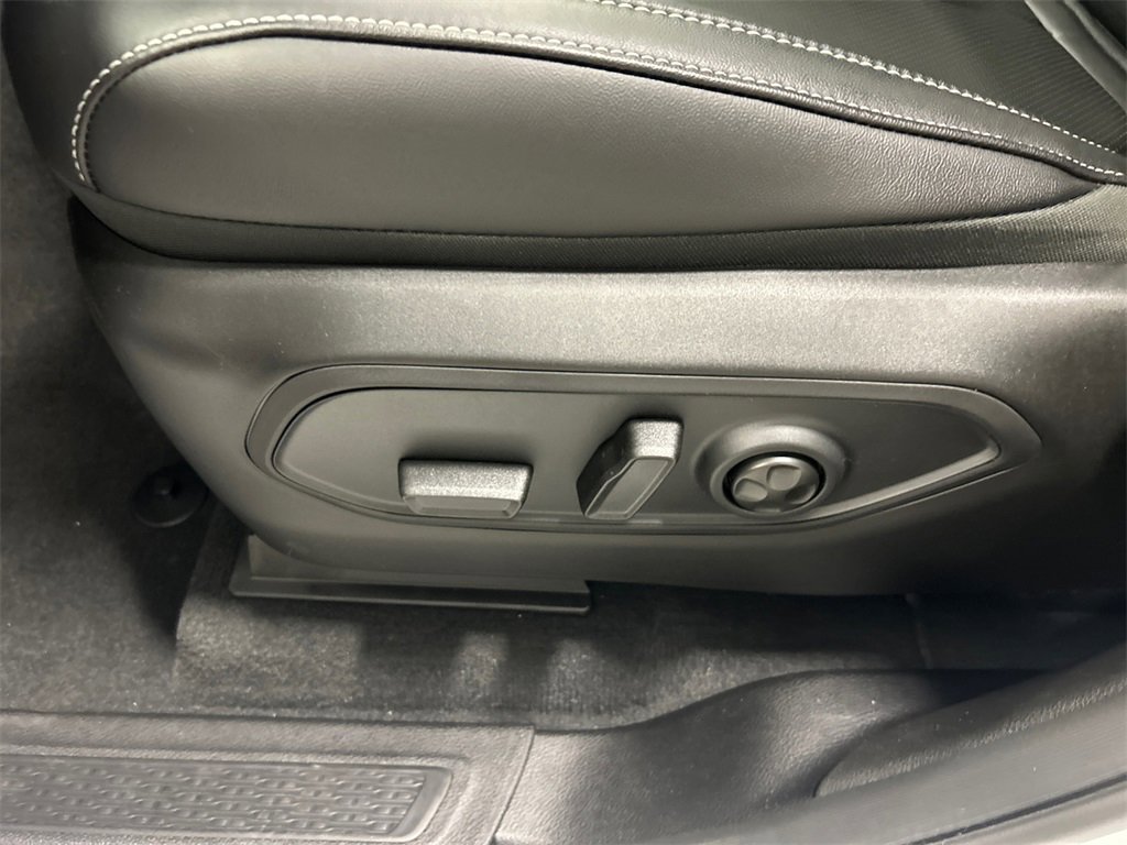 New 2025 Jeep Grand Cherokee Limited w/ Luxury Tech Group II image 16