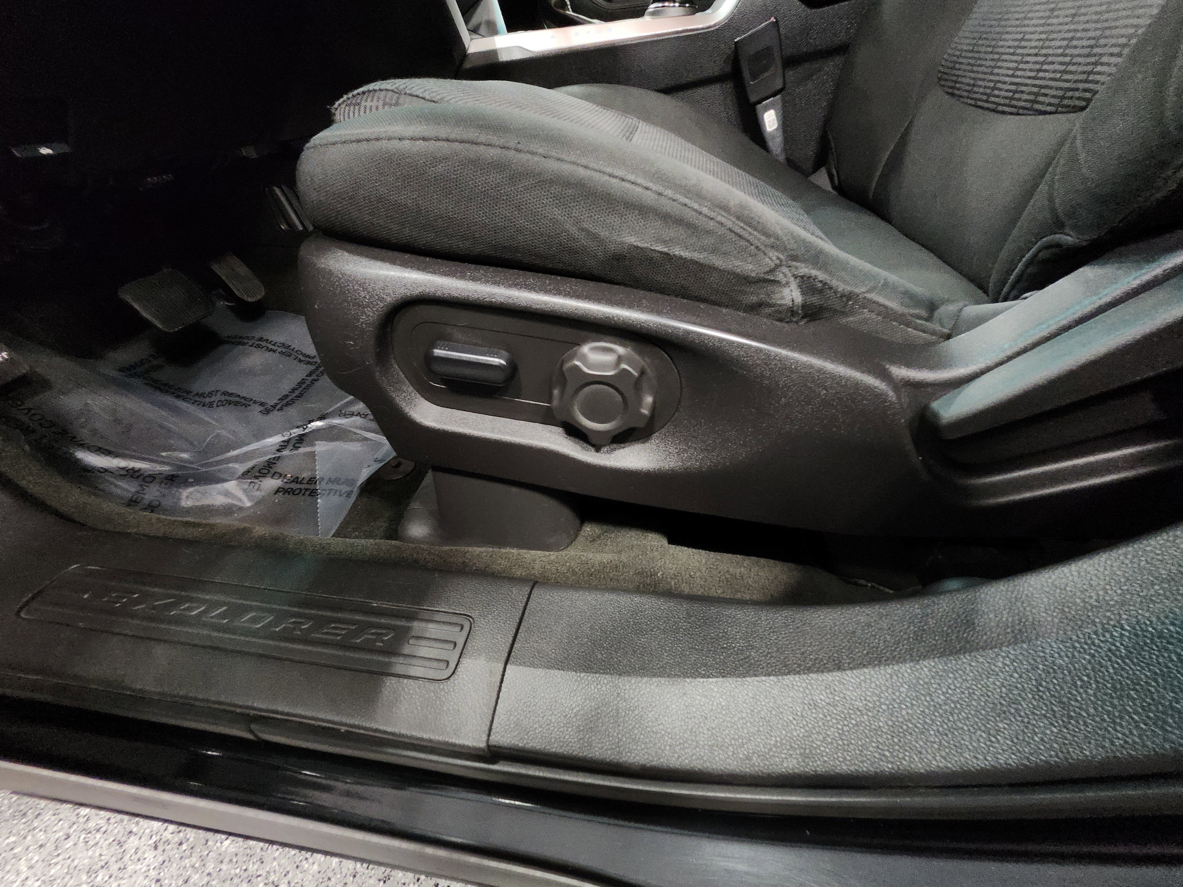 Used 2014 Ford Explorer XLT image 19