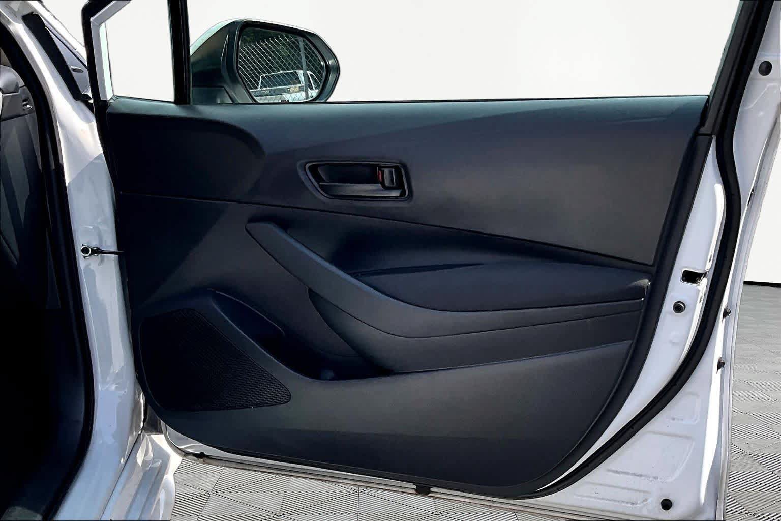 Used 2025 Toyota Corolla LE FWD image 23