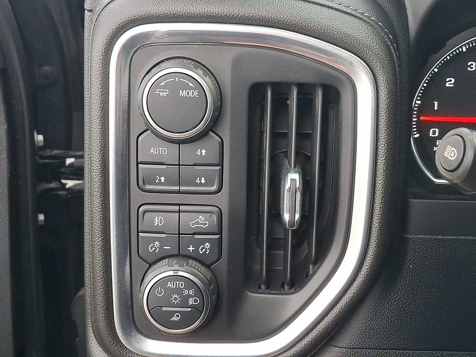 Used 2022 Chevrolet Silverado 1500 LTZ w/ LTZ Premium Package AWD/4WD image 26