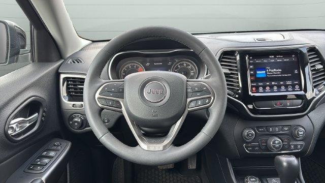 Used 2022 Jeep Cherokee Limited AWD/4WD image 13