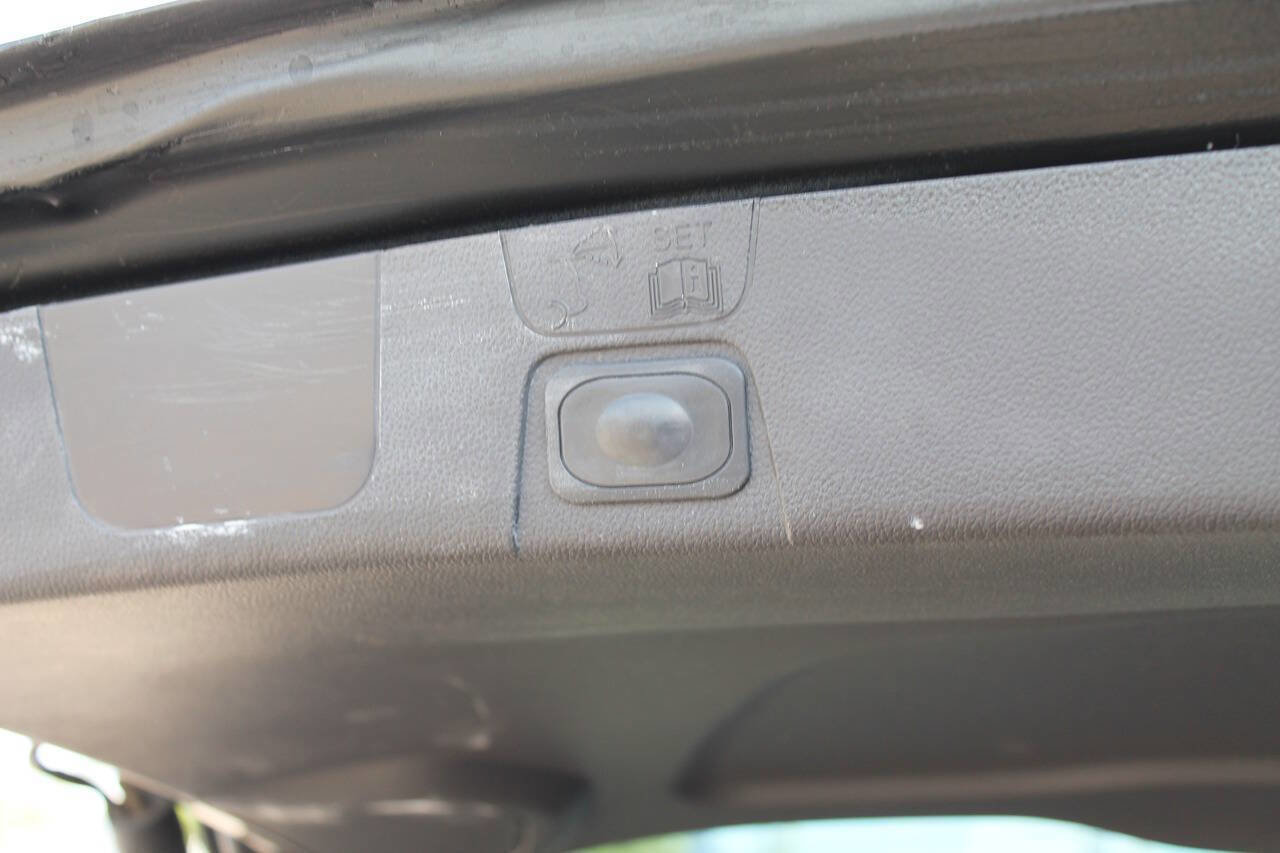 Used 2013 Ford C-MAX SEL FWD image 18