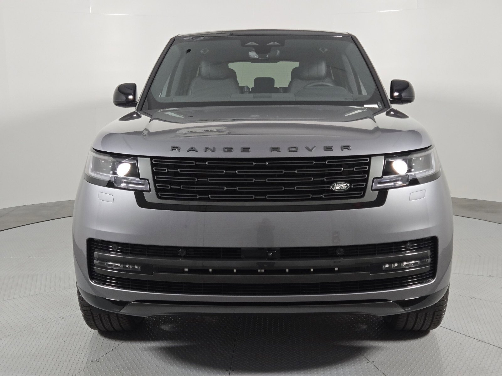 New 2025 Land Rover Range Rover Long Wheelbase SE image 8