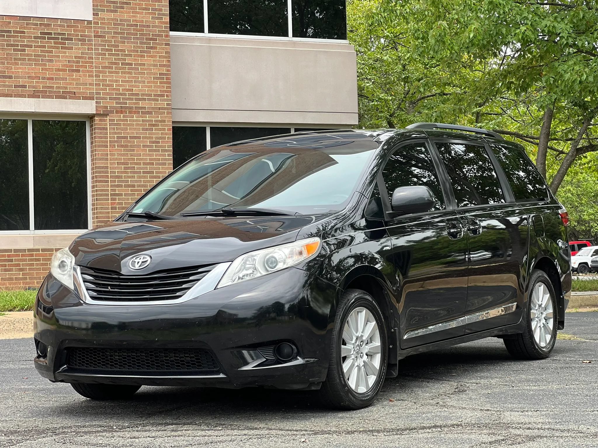 Used 2017 Toyota Sienna LE w/ Protection Package AWD/4WD image 1