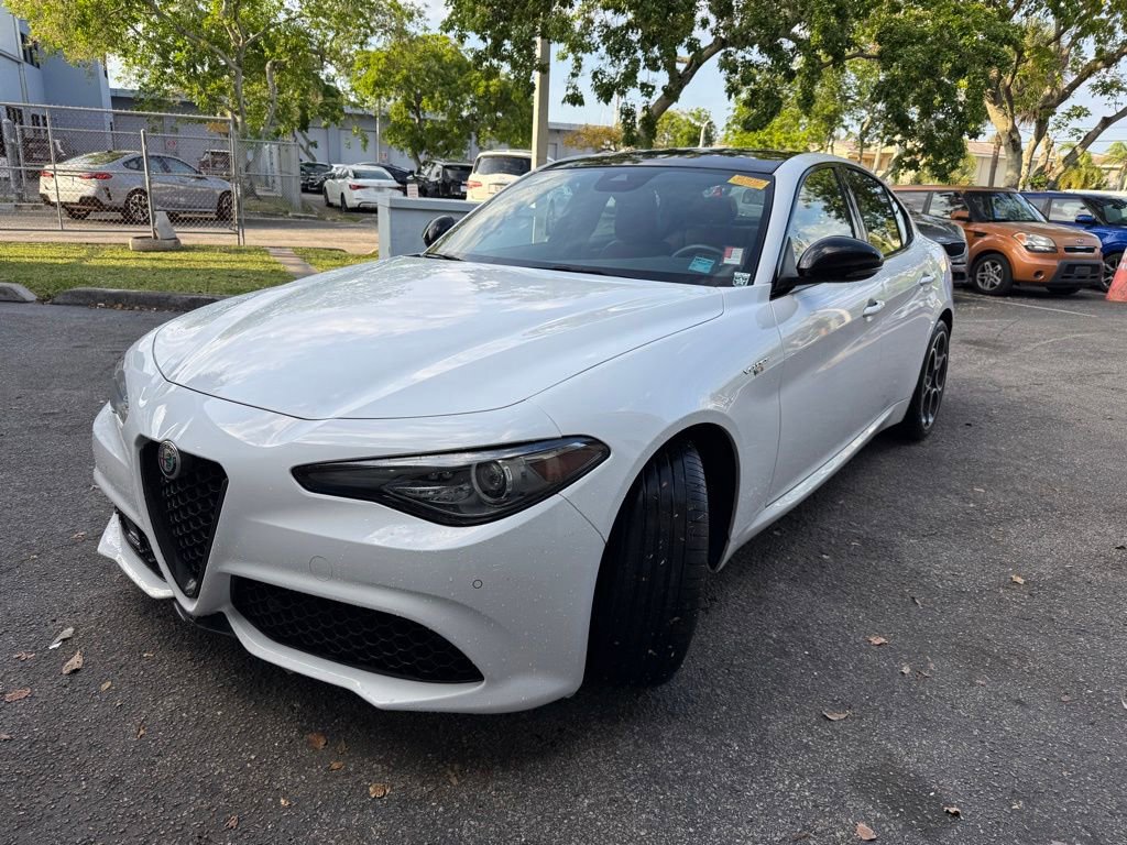 Used 2022 Alfa Romeo Giulia Veloce RWD image 3