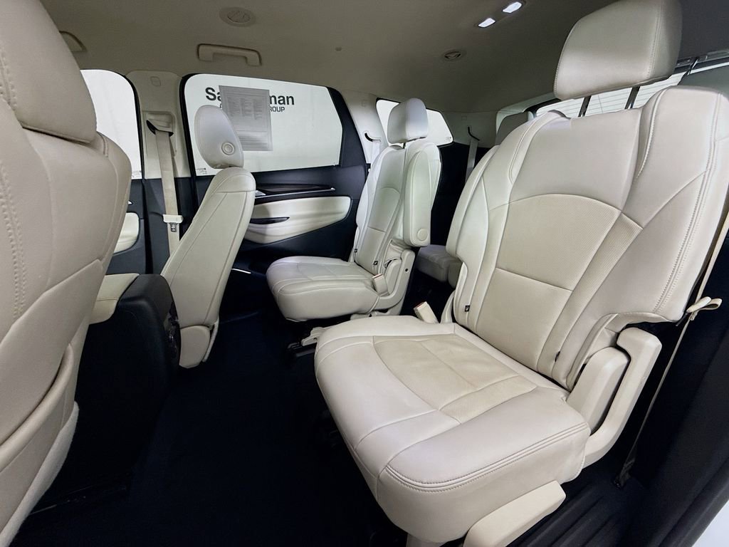 Used 2024 Buick Enclave Essence FWD image 24