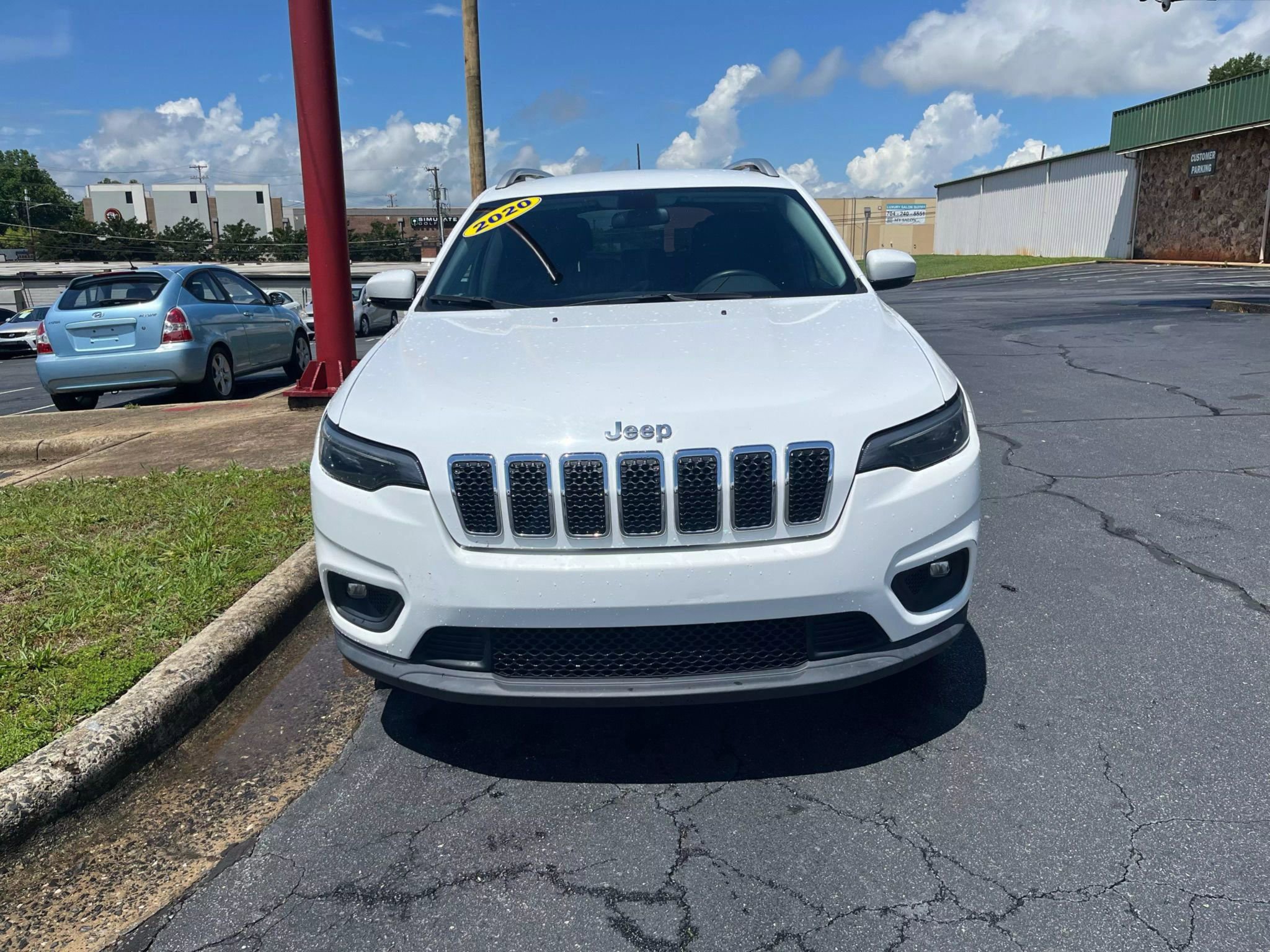 Used 2020 Jeep Cherokee Latitude Plus image 2
