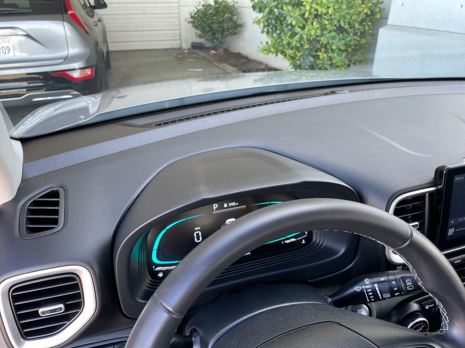 Used 2025 Hyundai Venue SEL FWD image 35