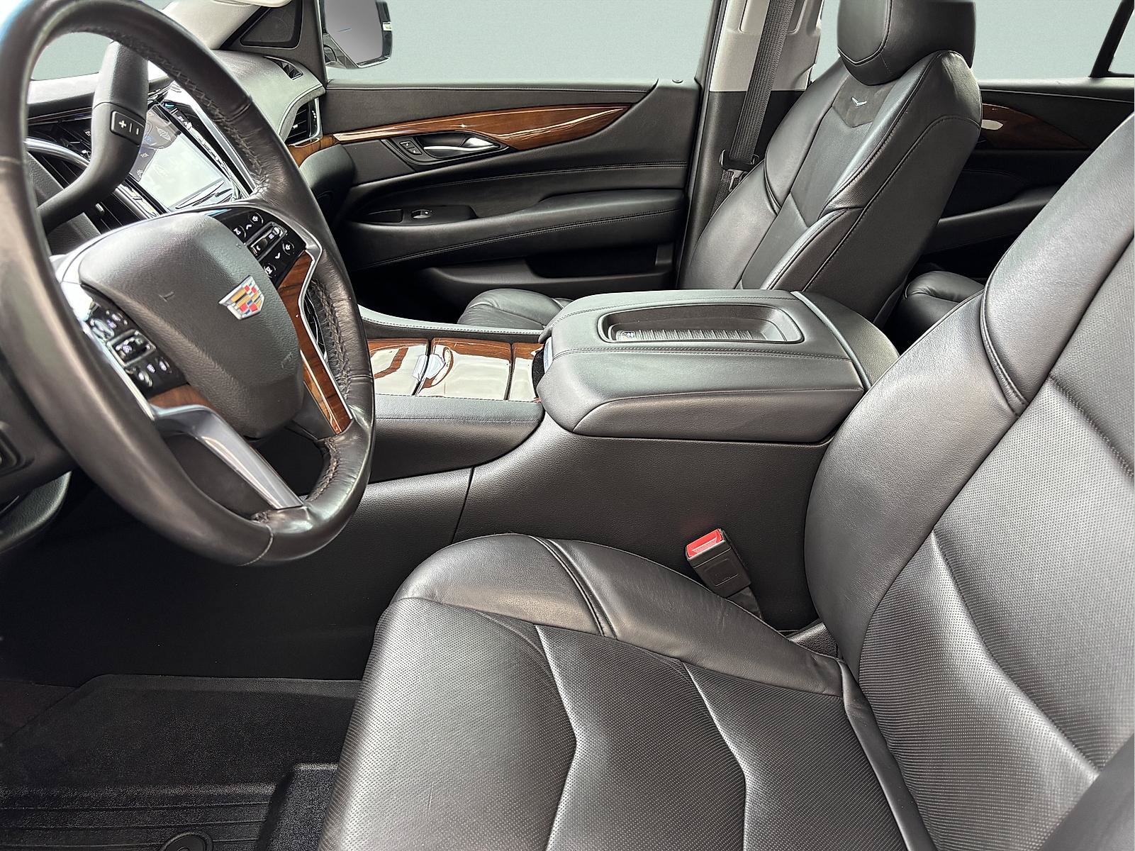 Used 2020 Cadillac Escalade Luxury AWD/4WD image 17