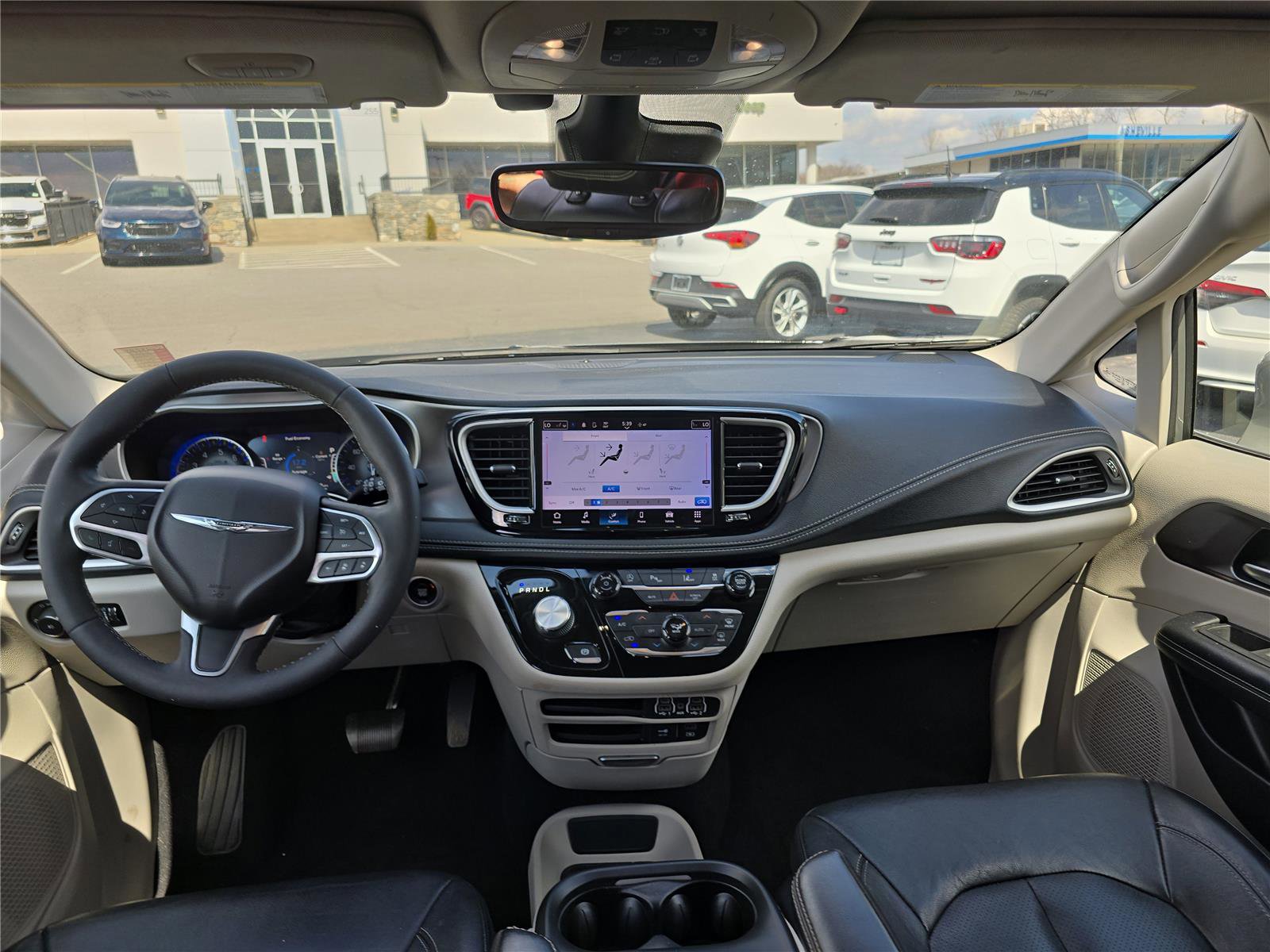 Used 2022 Chrysler Pacifica Touring-L image 17