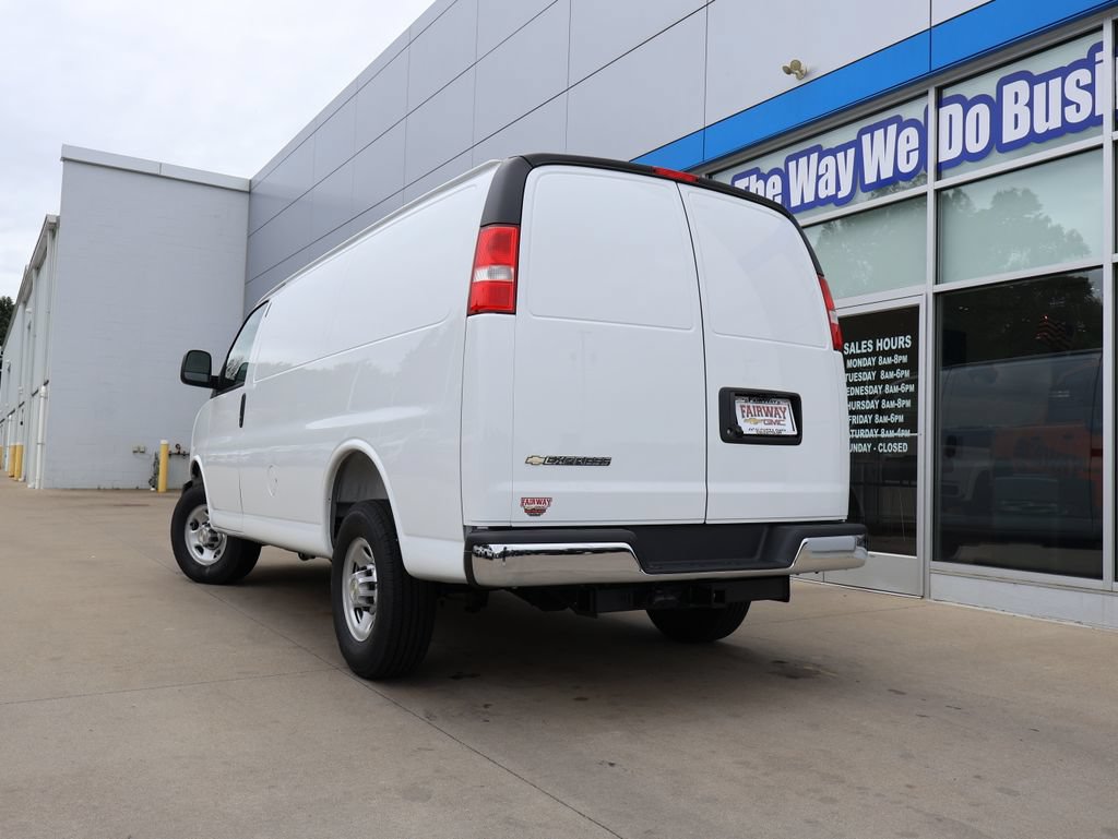 New 2026 Chevrolet Express 2500 w/ Enhanced Convenience Package RWD image 28