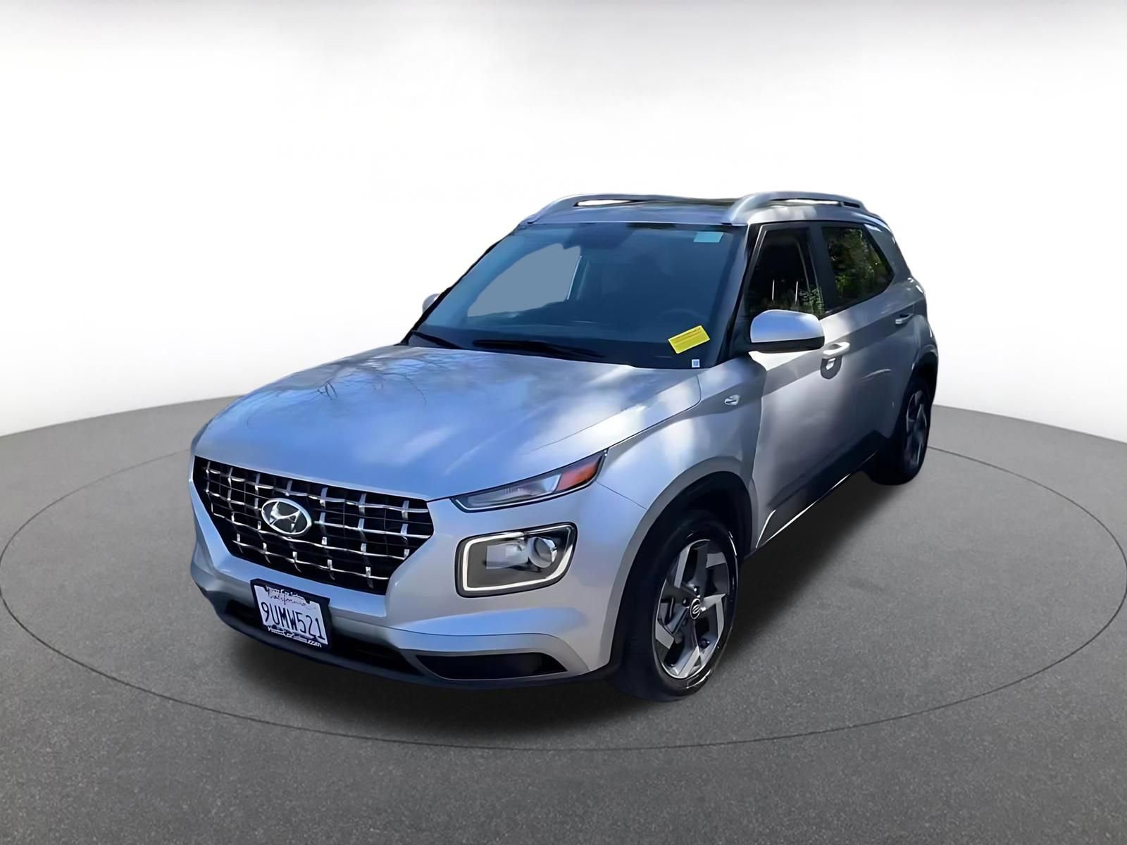 Used 2025 Hyundai Venue SEL image 7