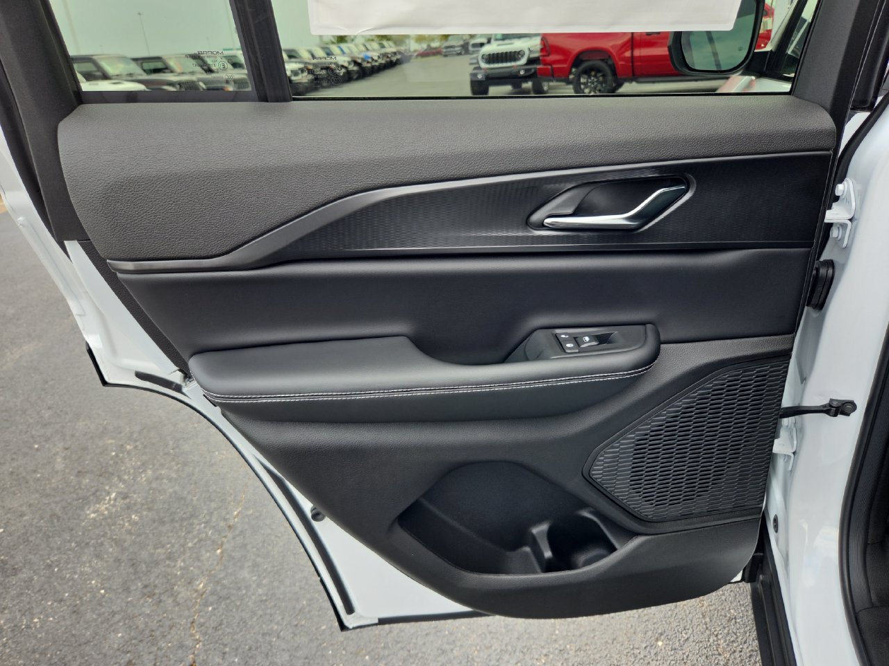 New 2027 Jeep Grand Cherokee Laredo X RWD image 19