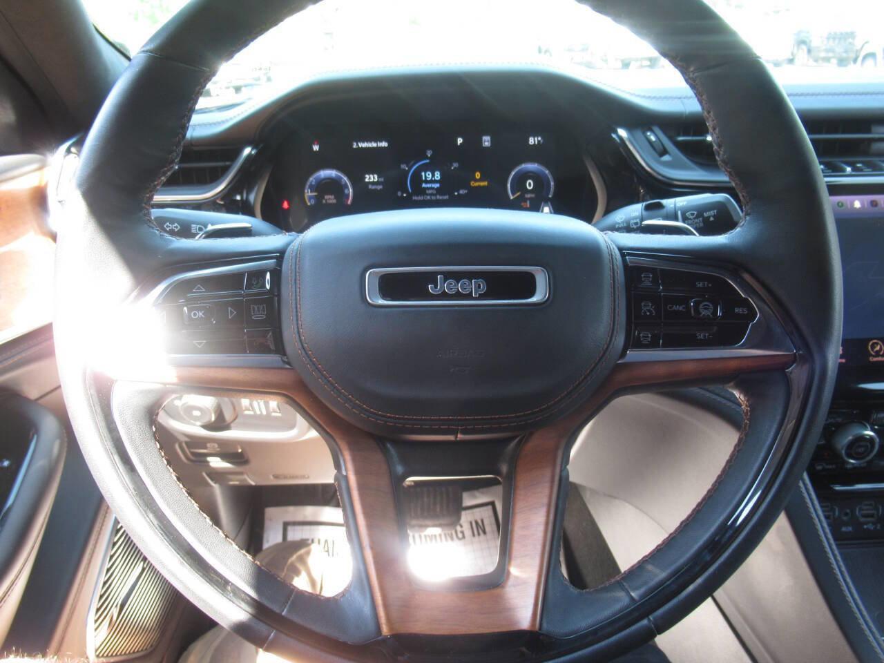 Used 2023 Jeep Grand Cherokee Summit AWD/4WD image 34