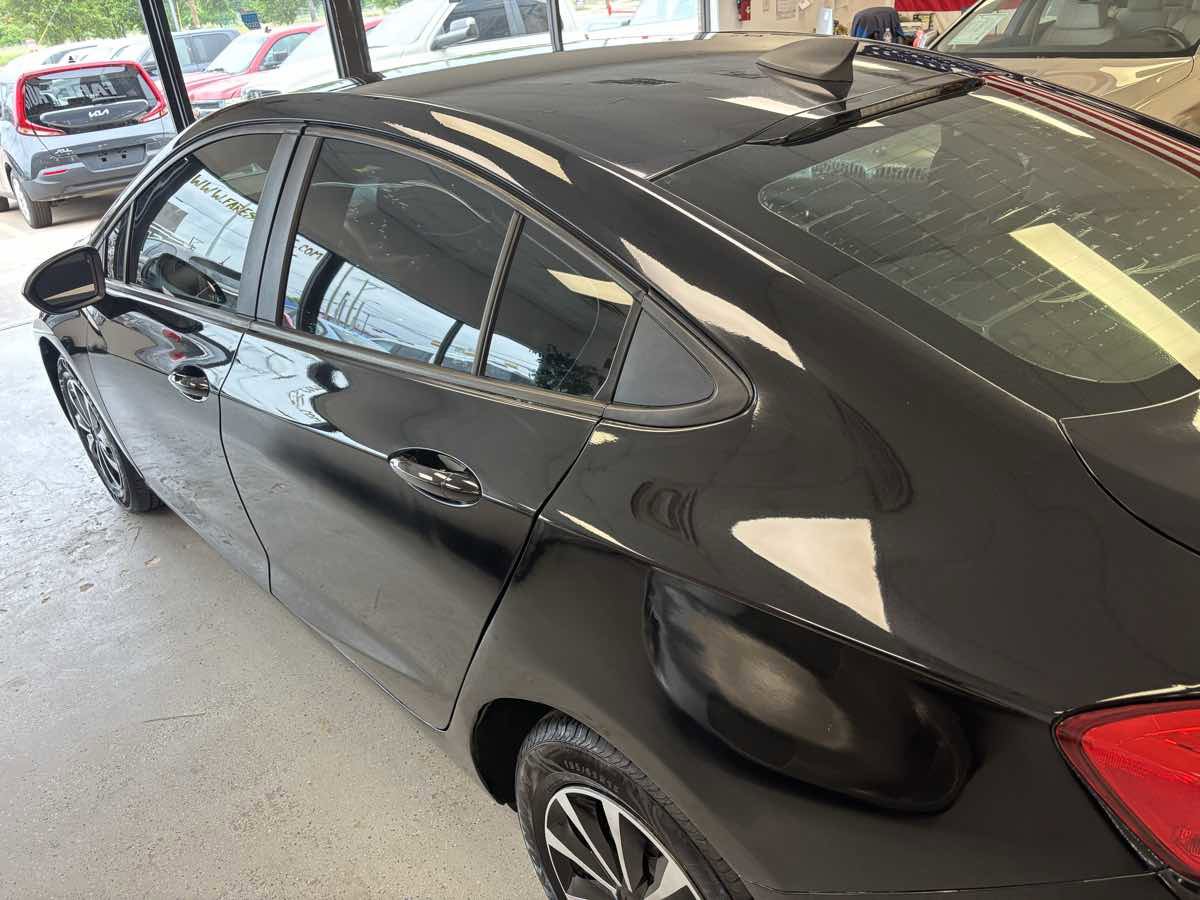 Used 2018 Chevrolet Cruze LS FWD image 12