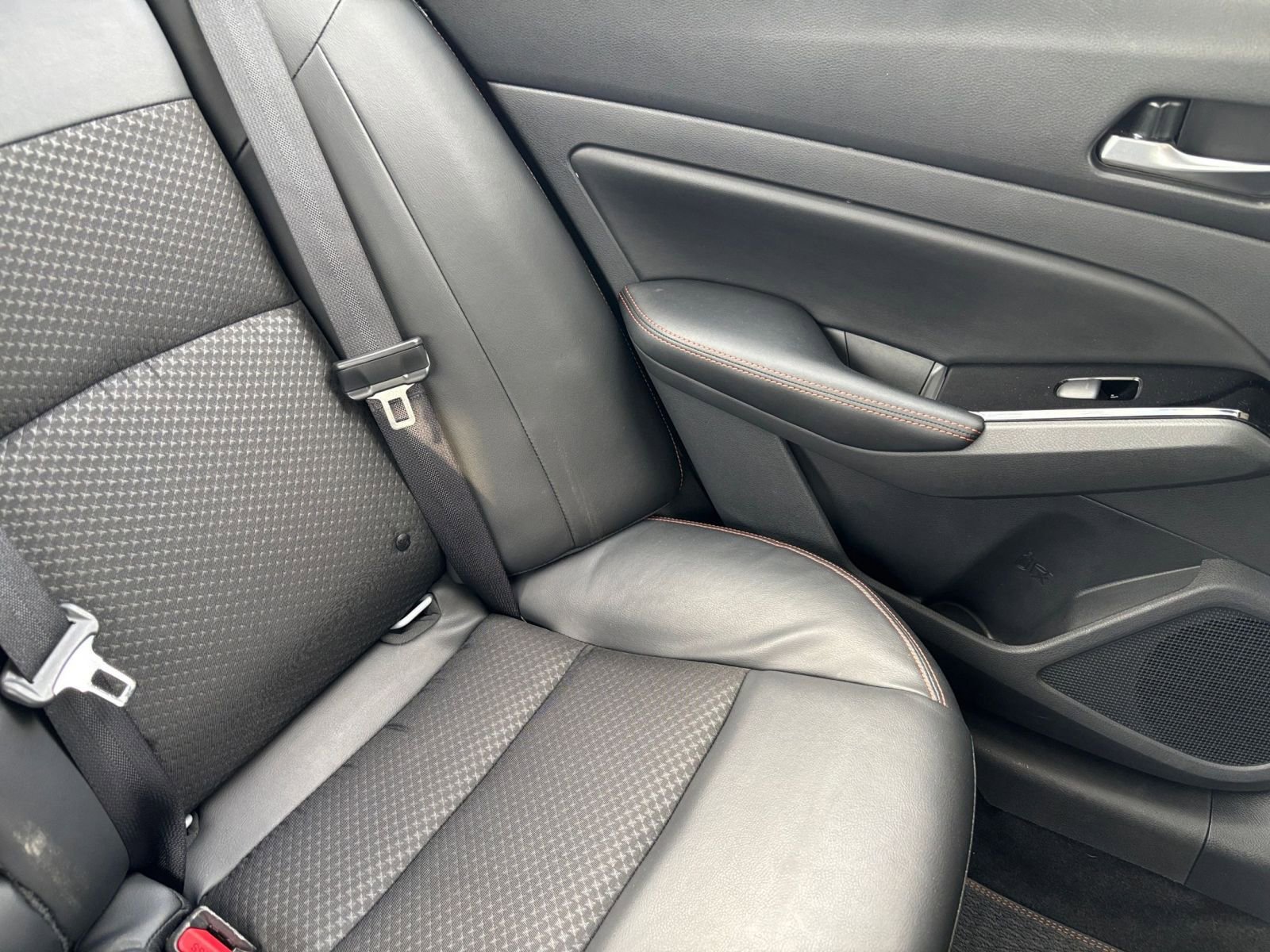 Used 2025 Nissan Altima 2.5 SR FWD image 37