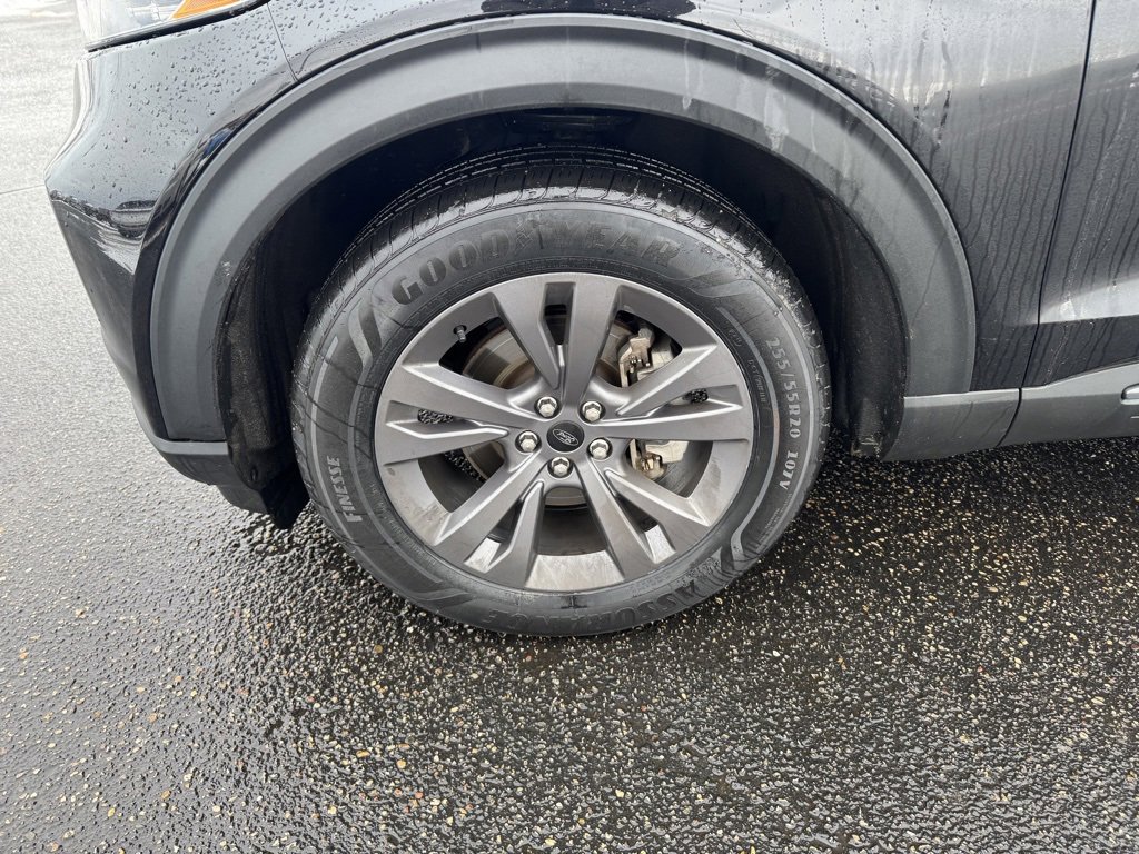 Certified 2023 Ford Explorer XLT w/ Equipment Group 202A image 9