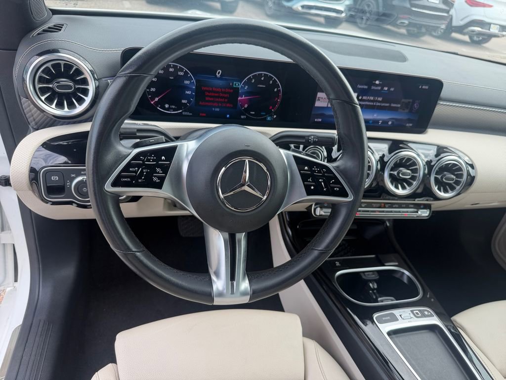 Used 2025 Mercedes-Benz CLA 250 w/ Exclusive Package image 15